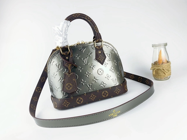 ルイヴィトンバッグ側面デザイン